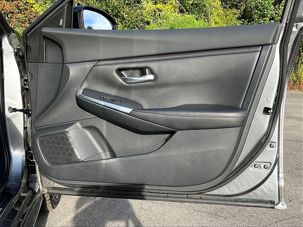 2022 Nissan Sentra SR photo 25