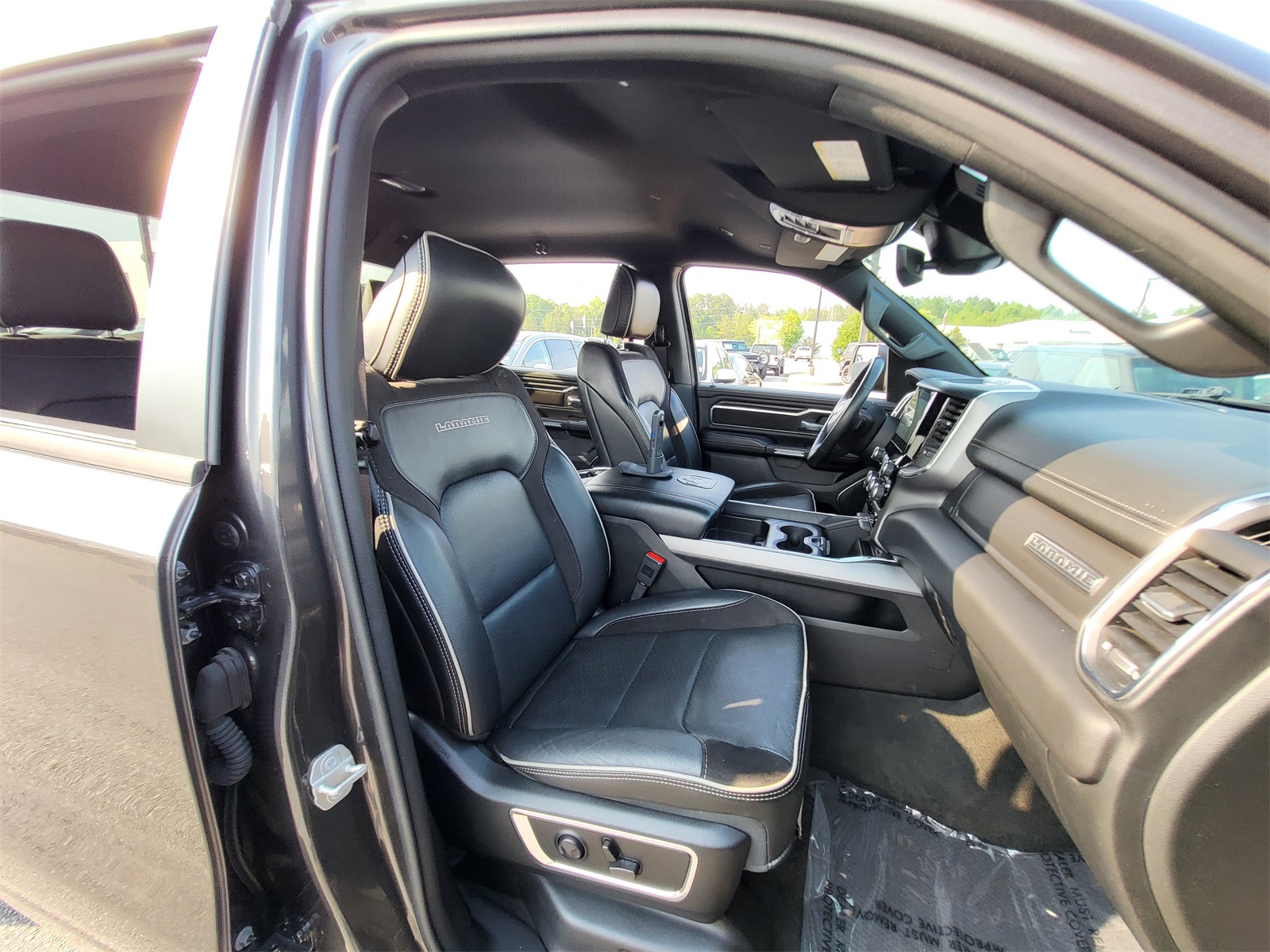 2024 Ram 1500 Laramie photo 11