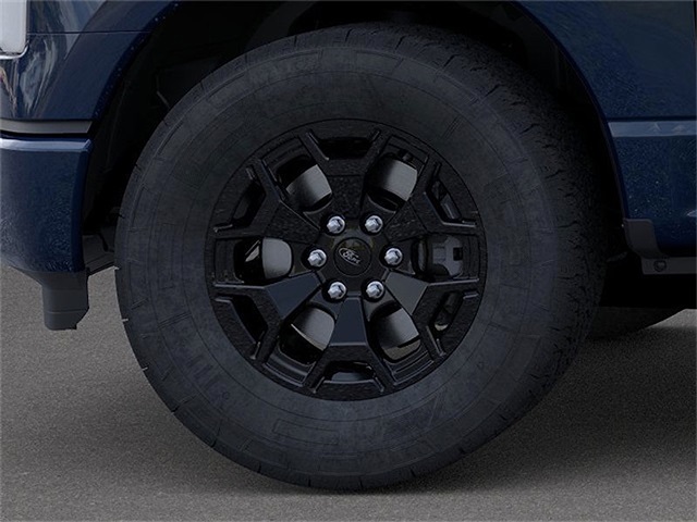 2025 Ford F-150 Lightning XLT photo 14