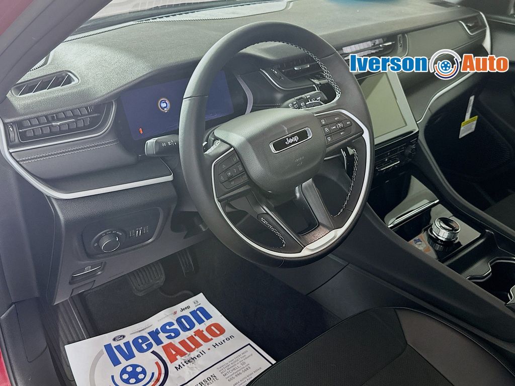 2025 Jeep Grand Cherokee Altitude X photo 4