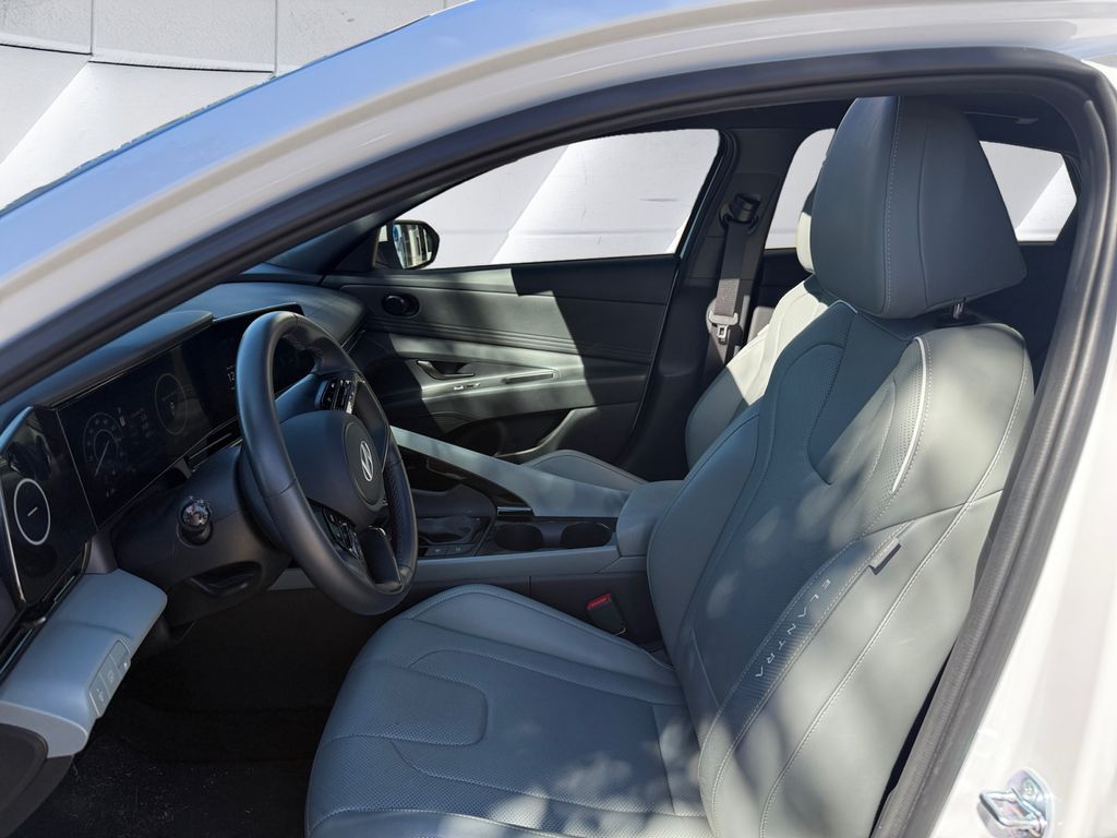 2025 Hyundai Elantra Hybrid Limited photo 6