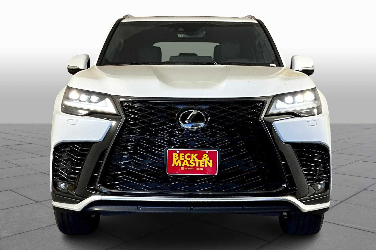 2022 Lexus LX 600 F SPORT photo 2