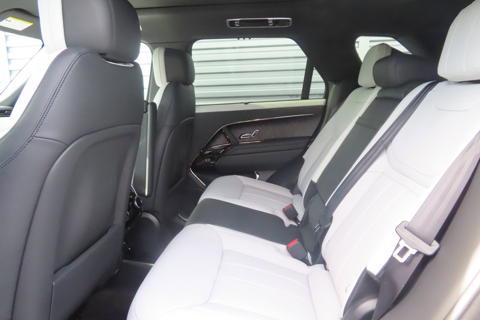 2024 Land Rover Range Rover Sport SE photo 5