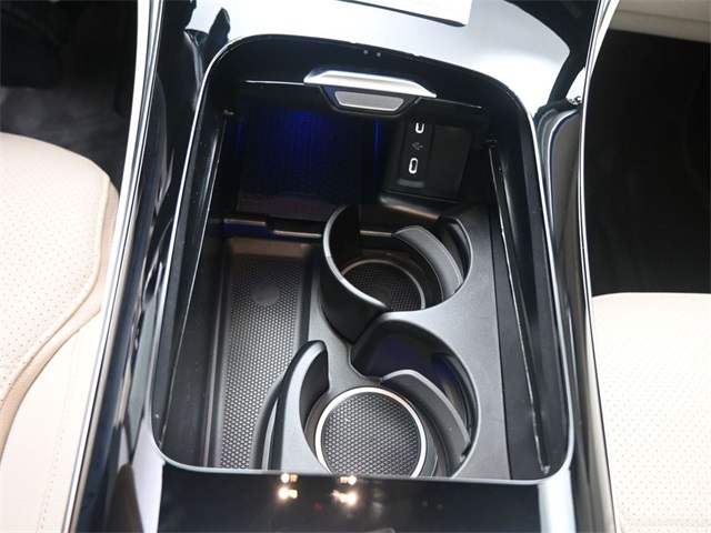 2025 Mercedes Benz GLC 300 photo 4