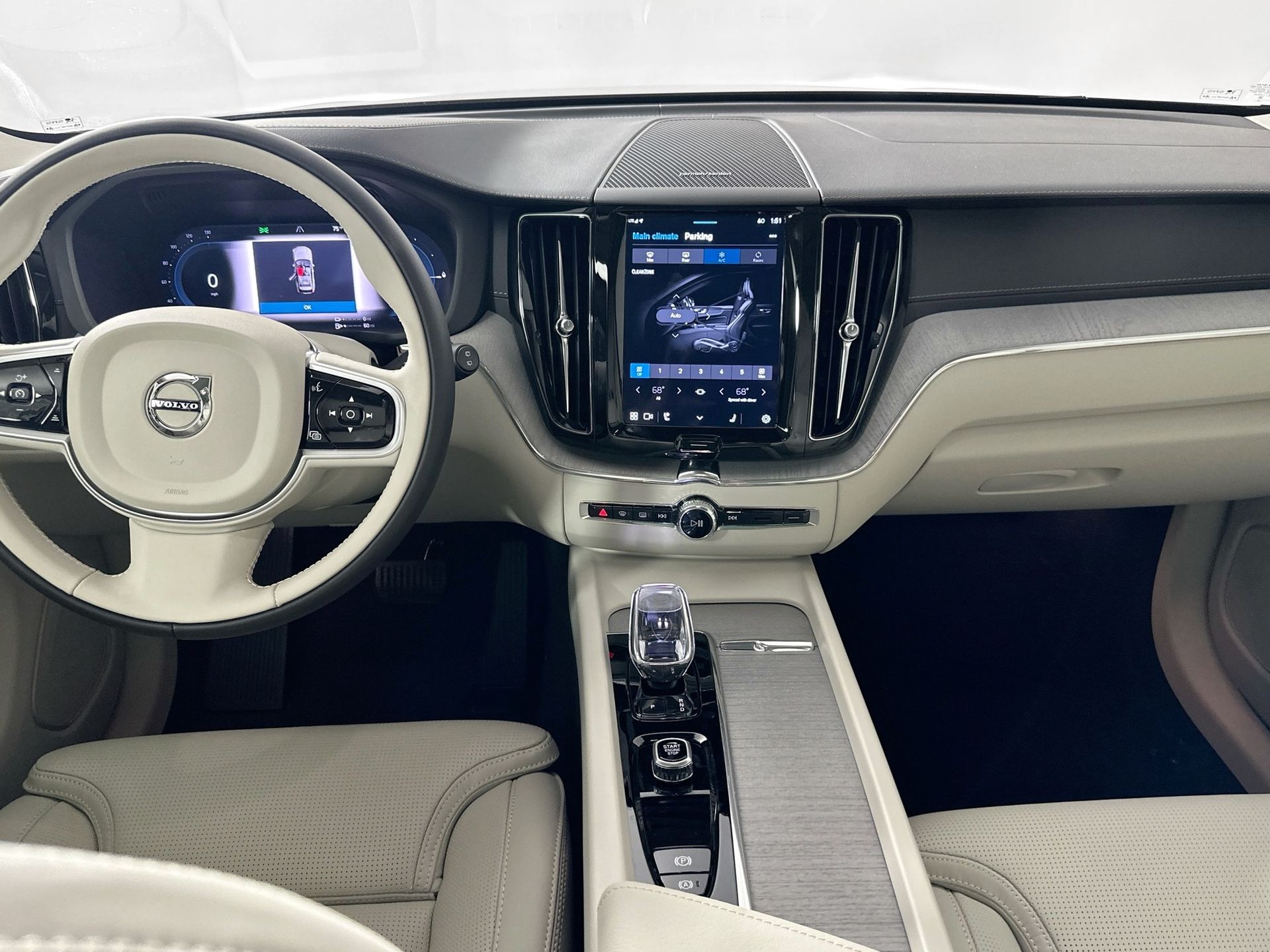 2025 Volvo XC60 T8 photo 17