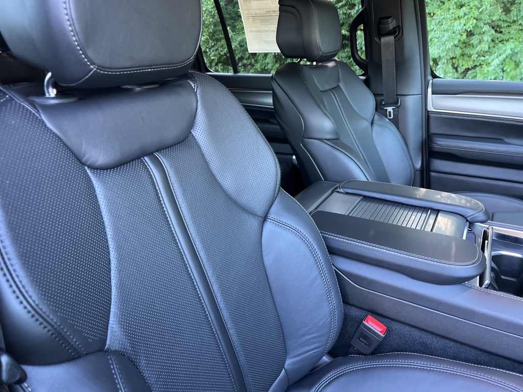 2025 Jeep Wagoneer Series II Carbide photo 41