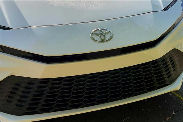 2025 Toyota Camry SE photo 25
