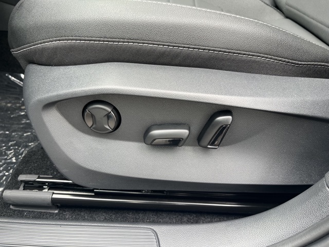 2025 Volkswagen Taos SE photo 26