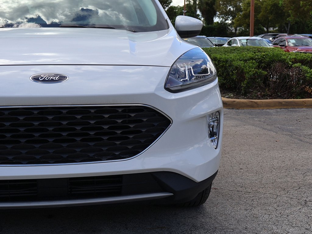 2022 Ford Escape SEL photo 16