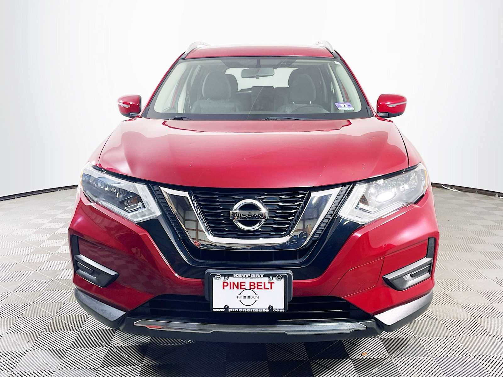 2017 Nissan Rogue SV photo 2