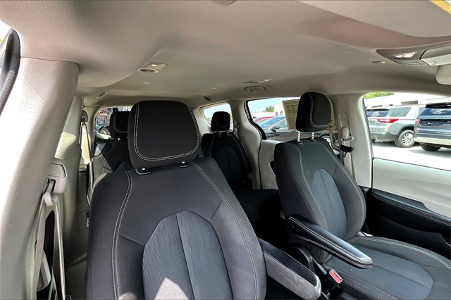 2022 Chrysler Voyager LX photo 20