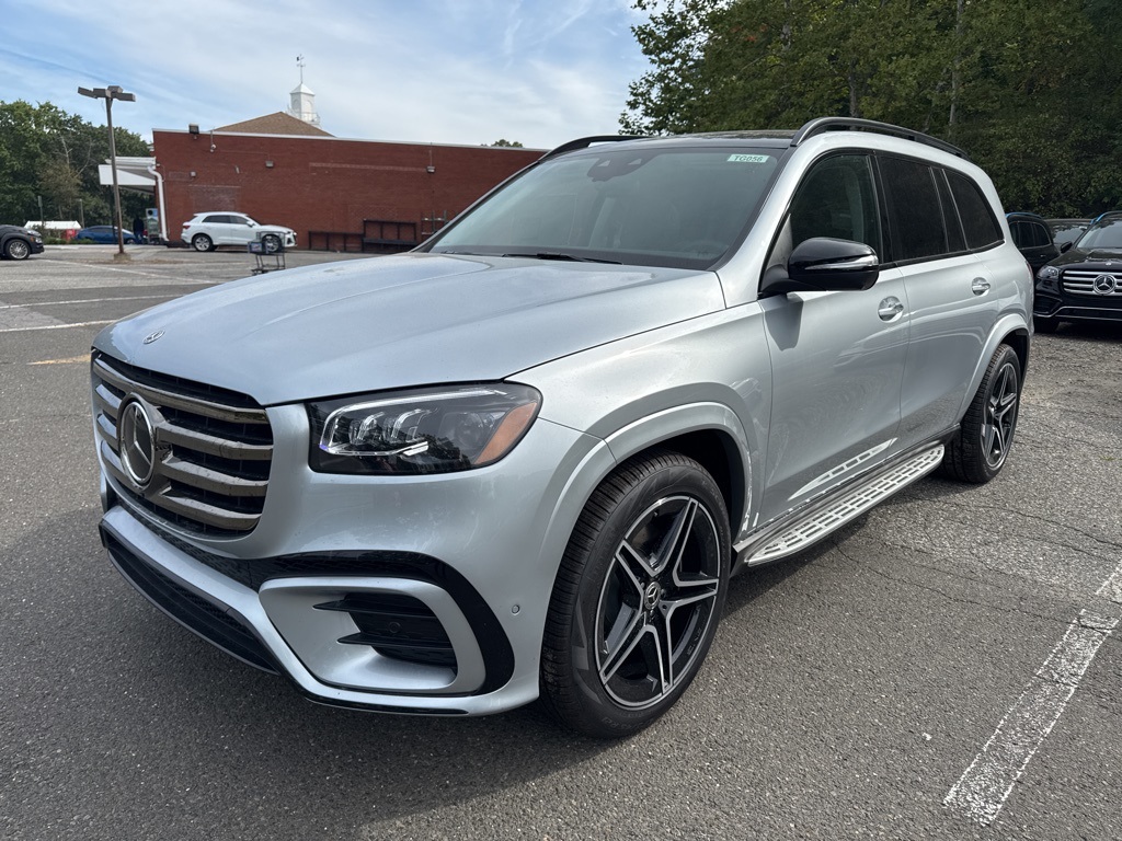 2026 Mercedes Benz GLS 450 4MATIC photo 3