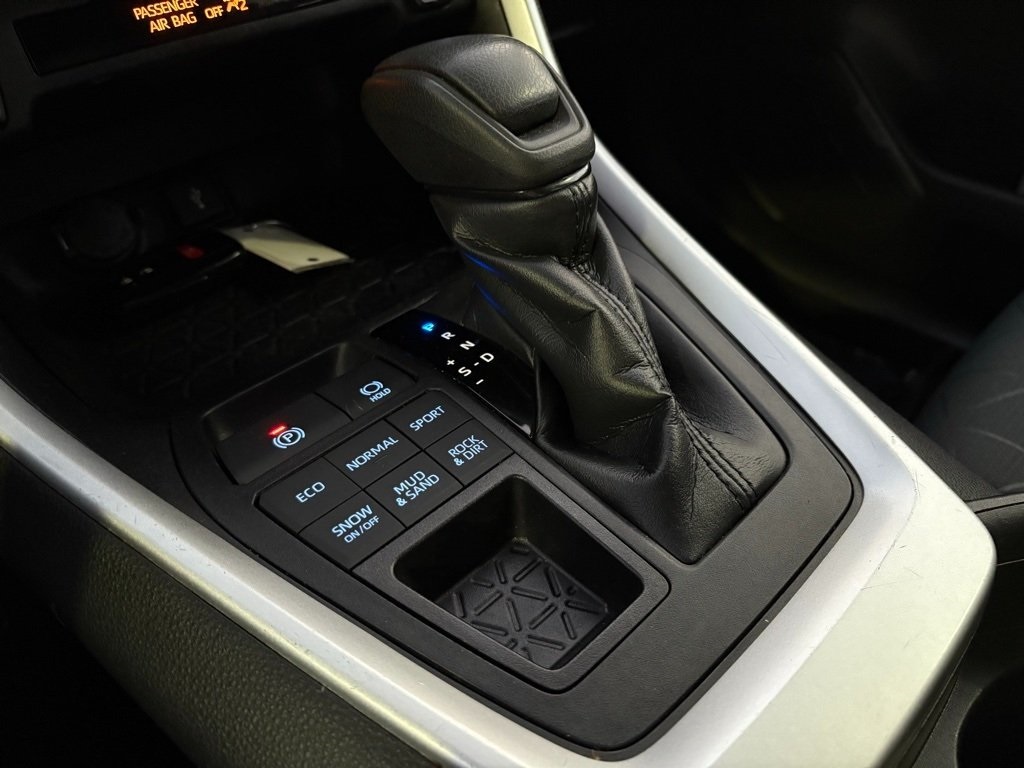 2021 Toyota RAV4 XLE photo 14