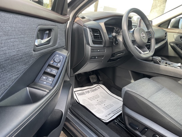 2023 Nissan Rogue SV photo 16