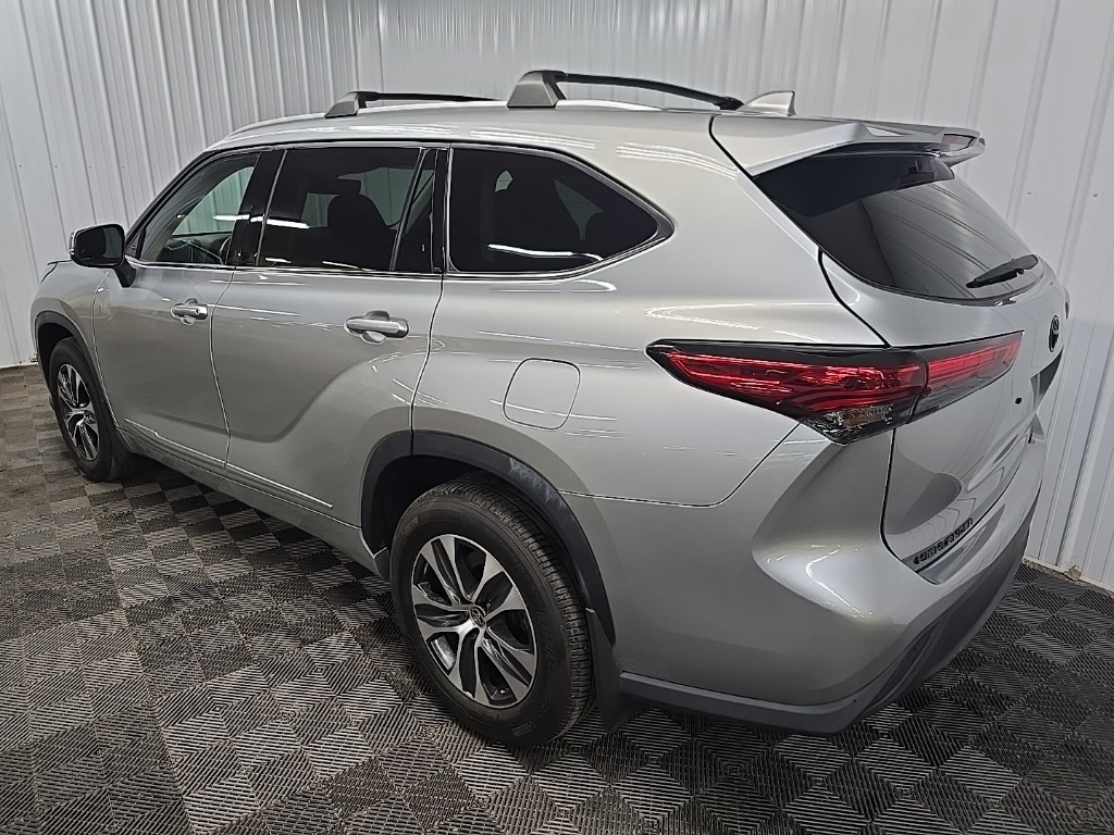 2022 Toyota Highlander XLE photo 9