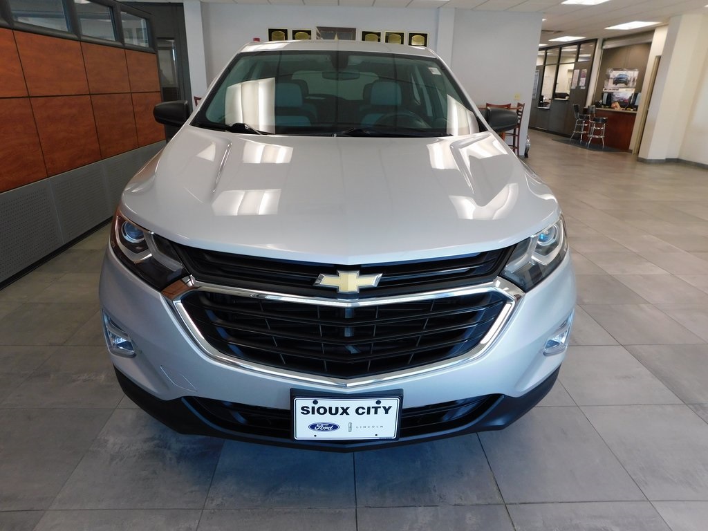 2018 Chevrolet Equinox LS photo 2