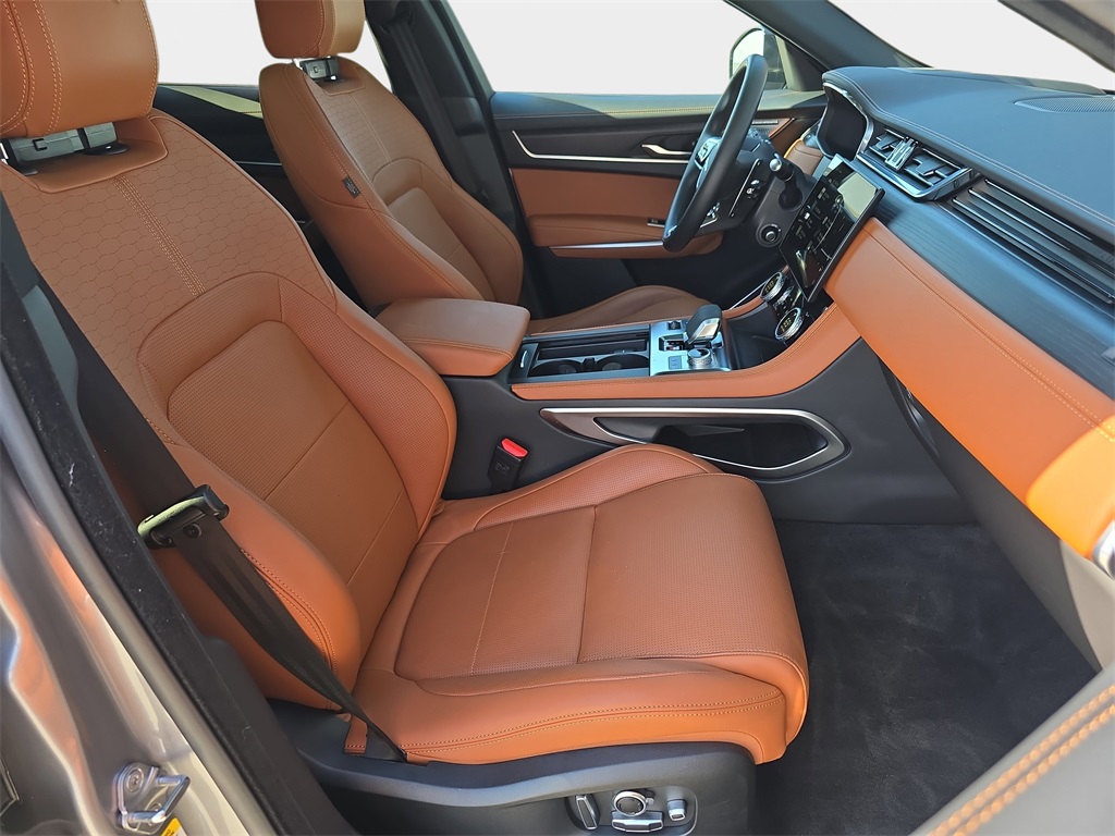 2025 Jaguar F-PACE P400 R-Dynamic S photo 9