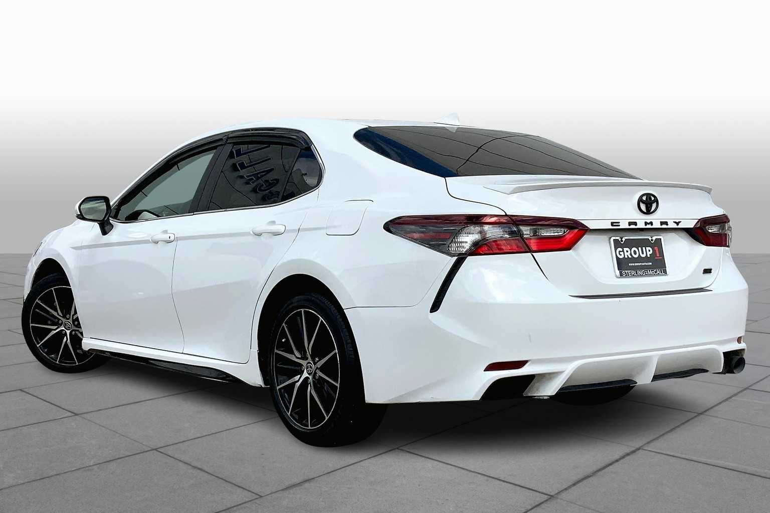 2022 Toyota Camry SE photo 10