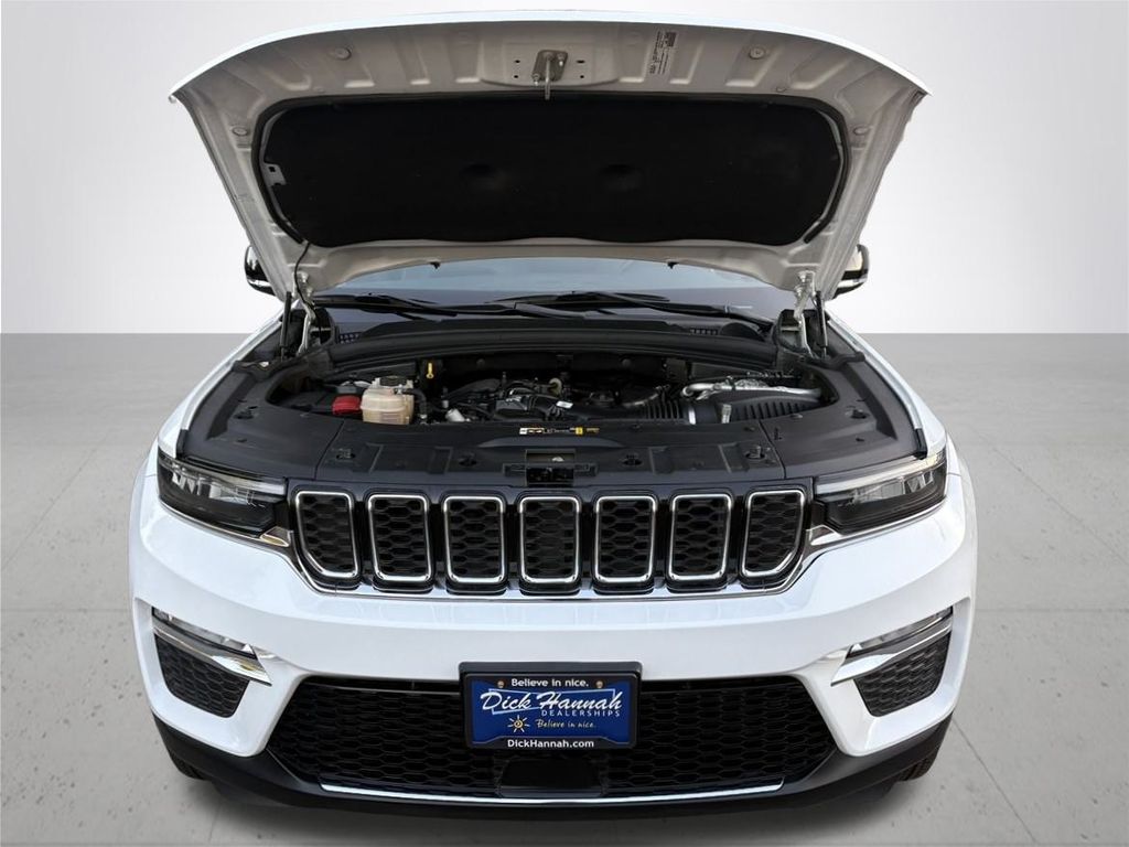 2022 Jeep Grand Cherokee Limited photo 4