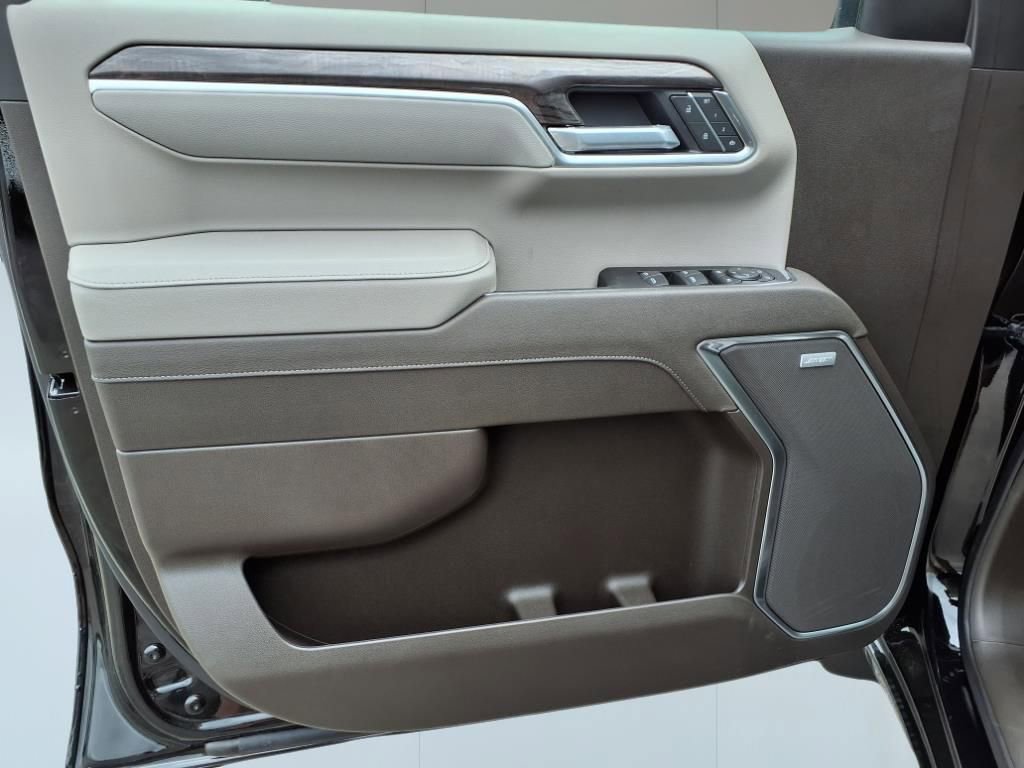 2025 Chevrolet Silverado 1500 LTZ photo 10