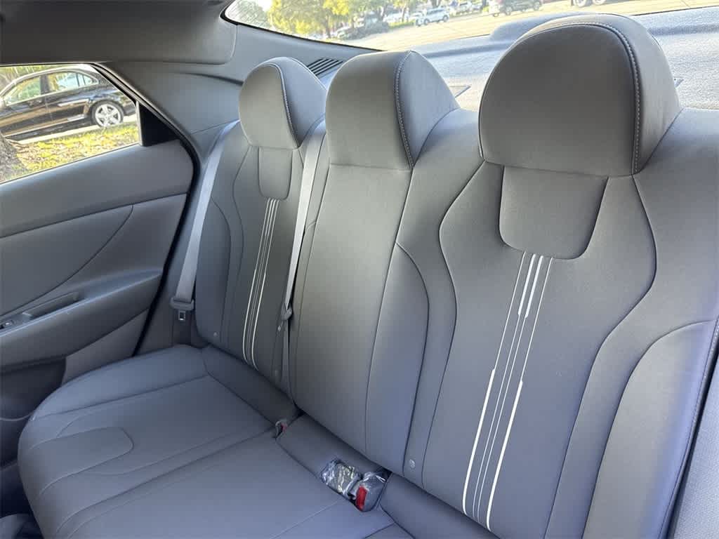2023 Hyundai Elantra SEL photo 20
