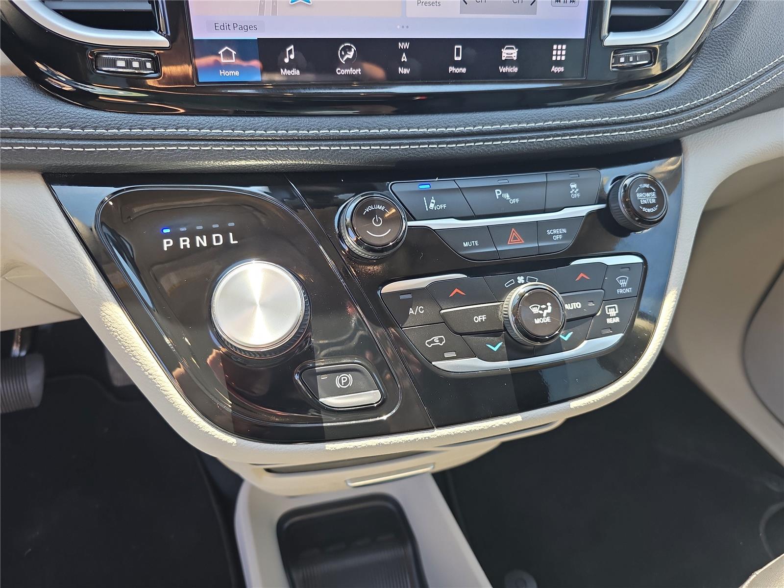 2024 Chrysler Pacifica Hybrid photo 20