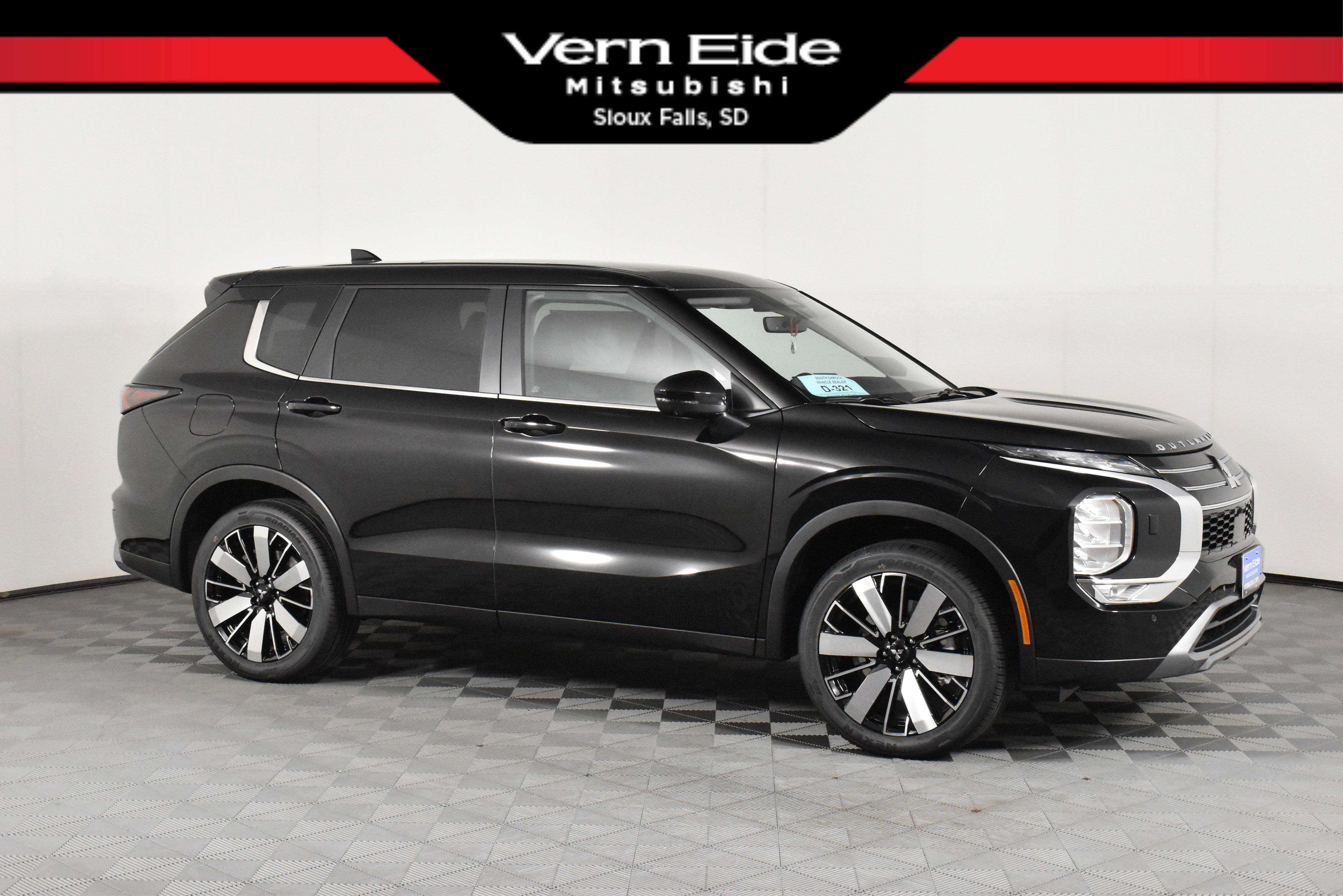 2025 Mitsubishi Outlander SE's photo