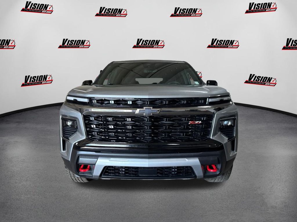 2024 Chevrolet Traverse Z71 photo 2