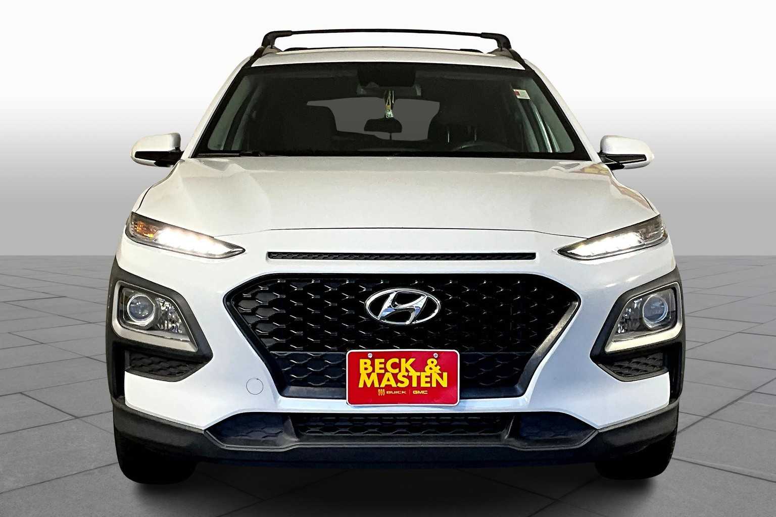 2020 Hyundai Kona SEL photo 3