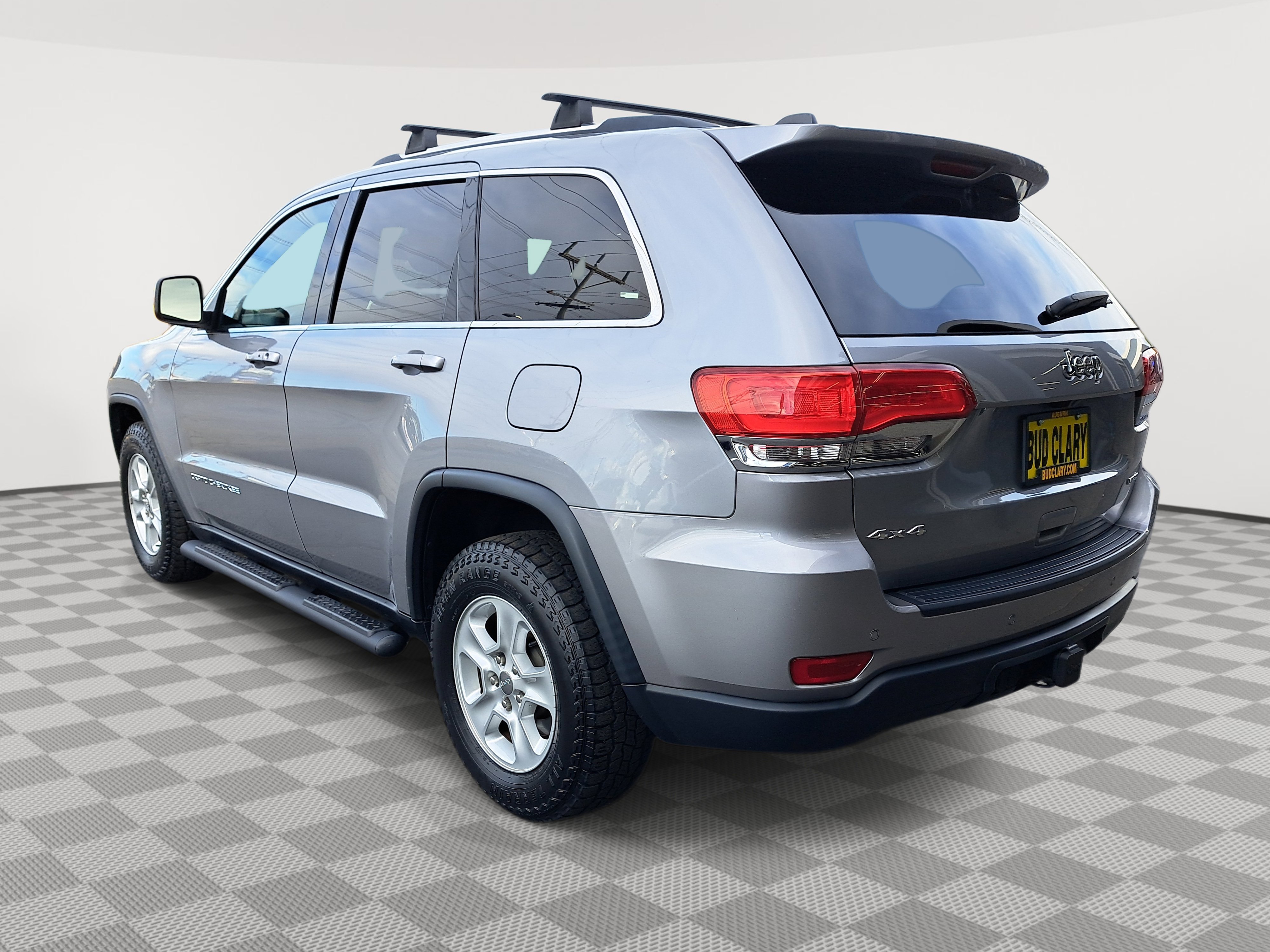 2016 Jeep Grand Cherokee Laredo photo 2