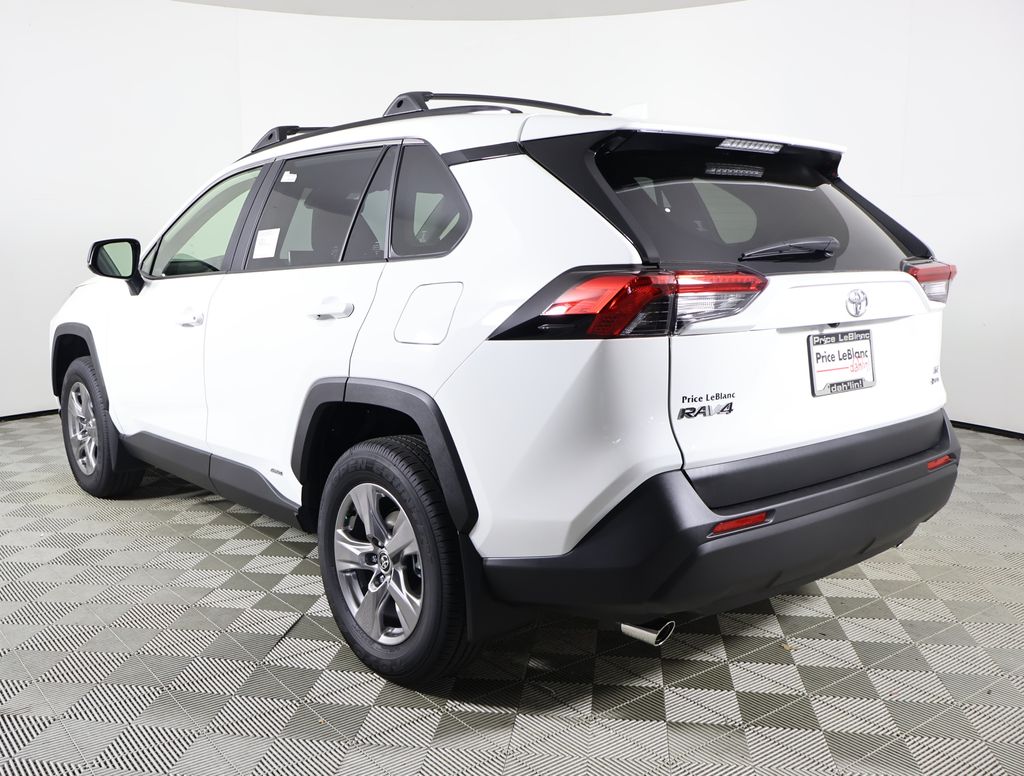 2025 Toyota RAV4 Hybrid LE photo 4