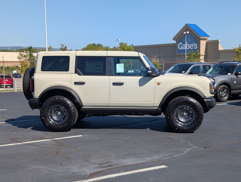 2025 Ford Bronco Badlands photo 3