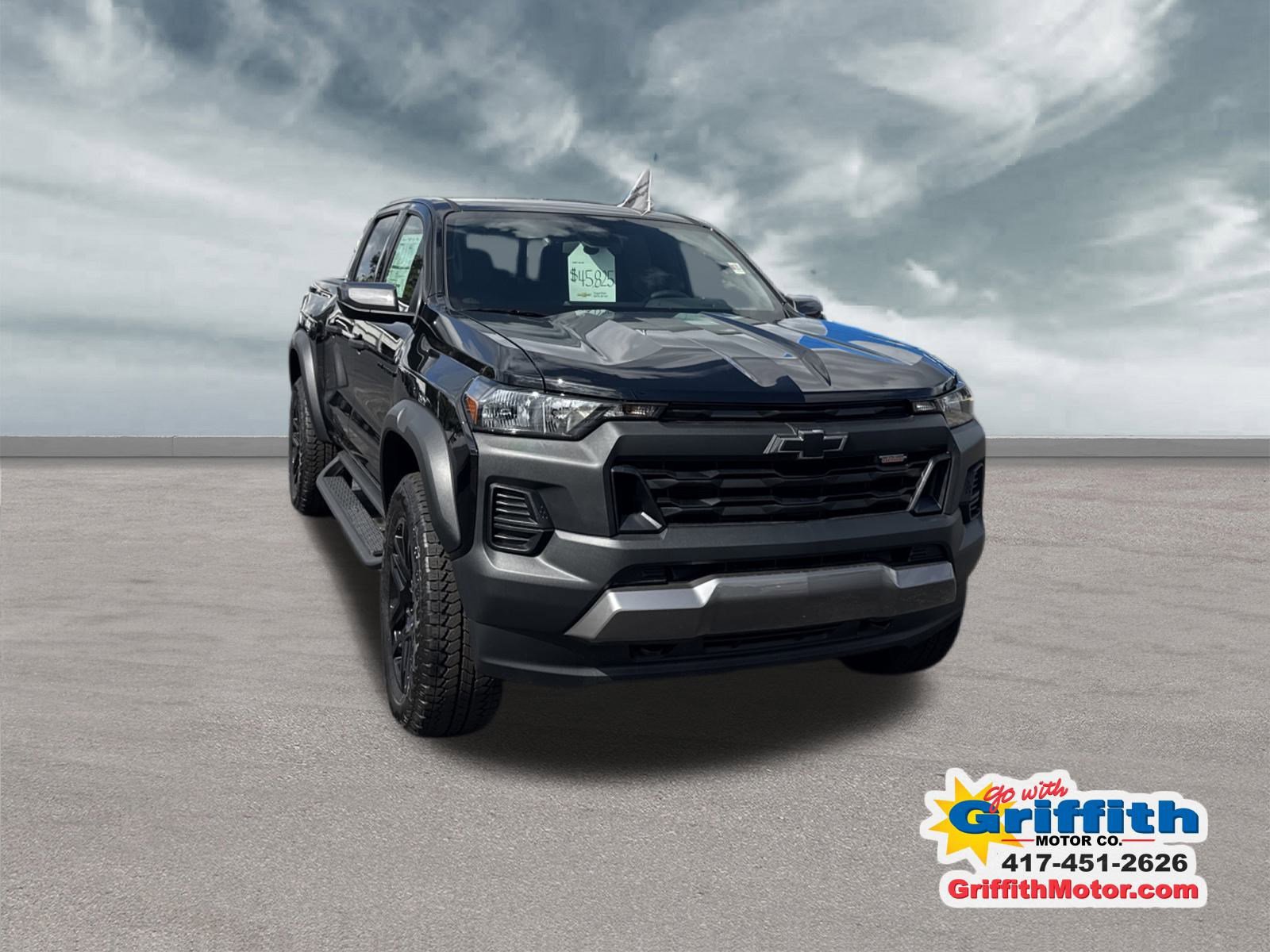 2025 Chevrolet Colorado Trail Boss photo 2