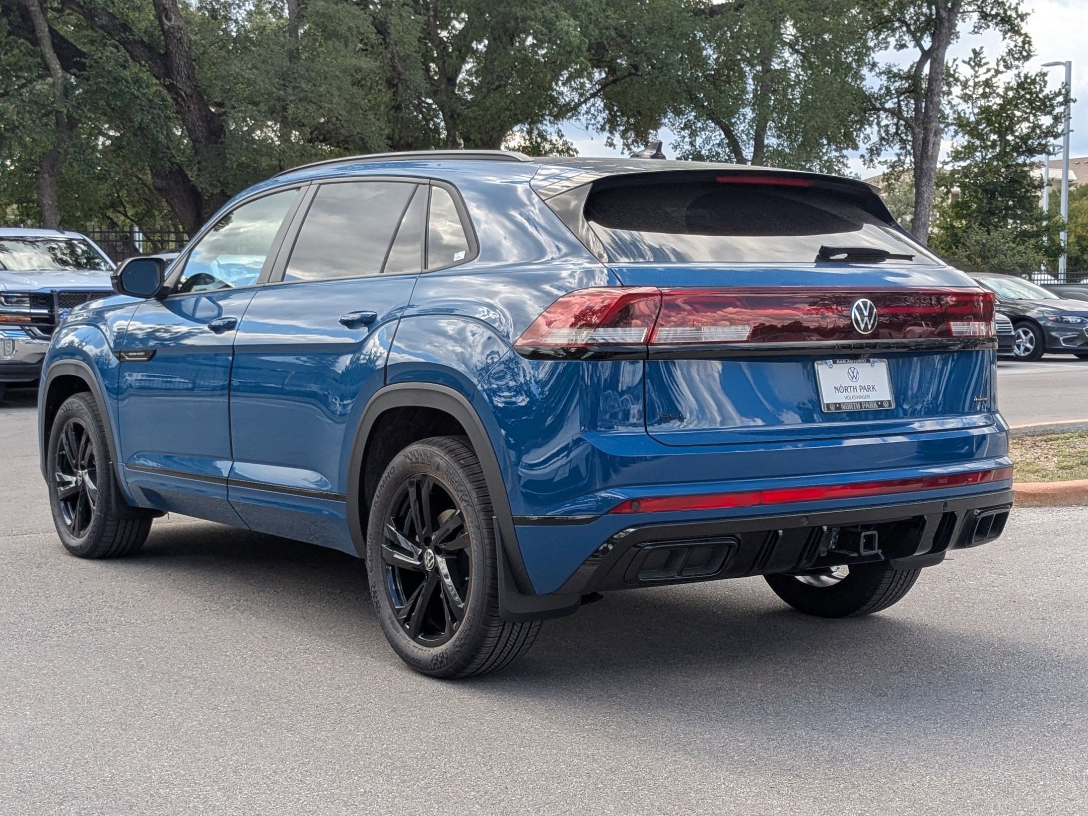 2026 Volkswagen Atlas Cross Sport SEL R-Line photo 3