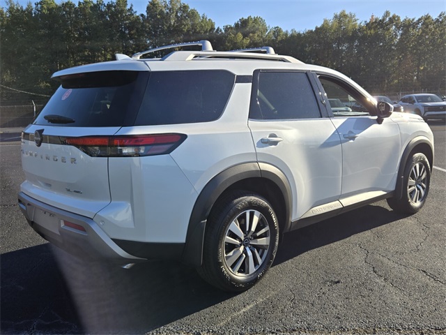 2025 Nissan Pathfinder SL photo 2