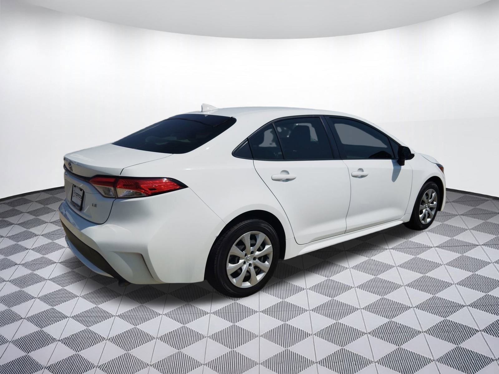 2022 Toyota Corolla LE photo 9