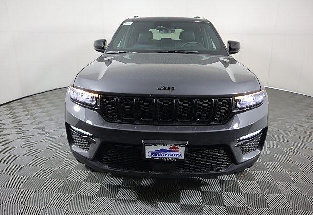 2025 Jeep Grand Cherokee Limited photo 3