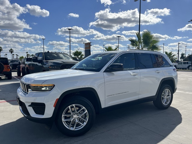 2025 Jeep Grand Cherokee Laredo X photo 2