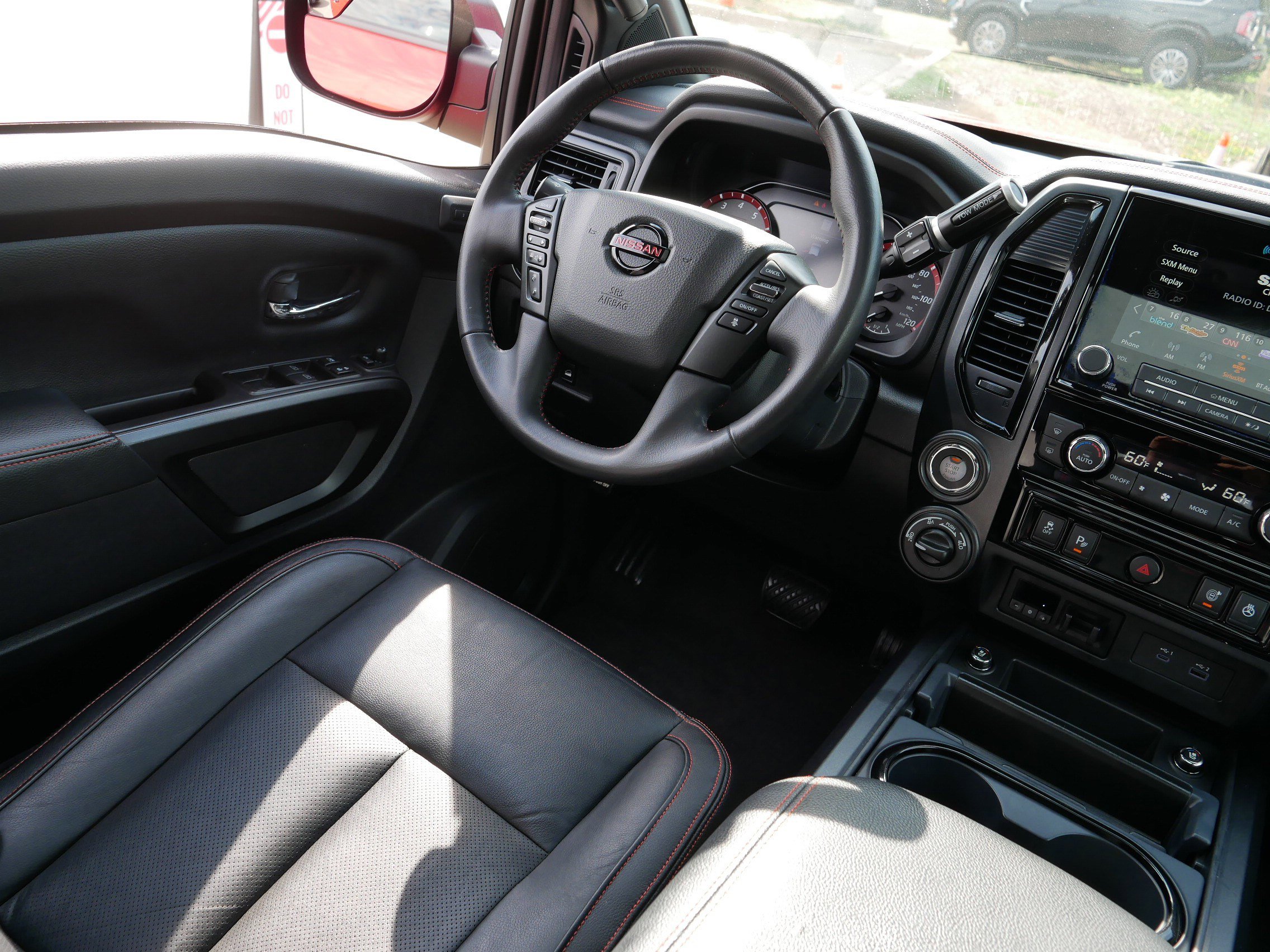 2021 Nissan Titan PRO-4X photo 8