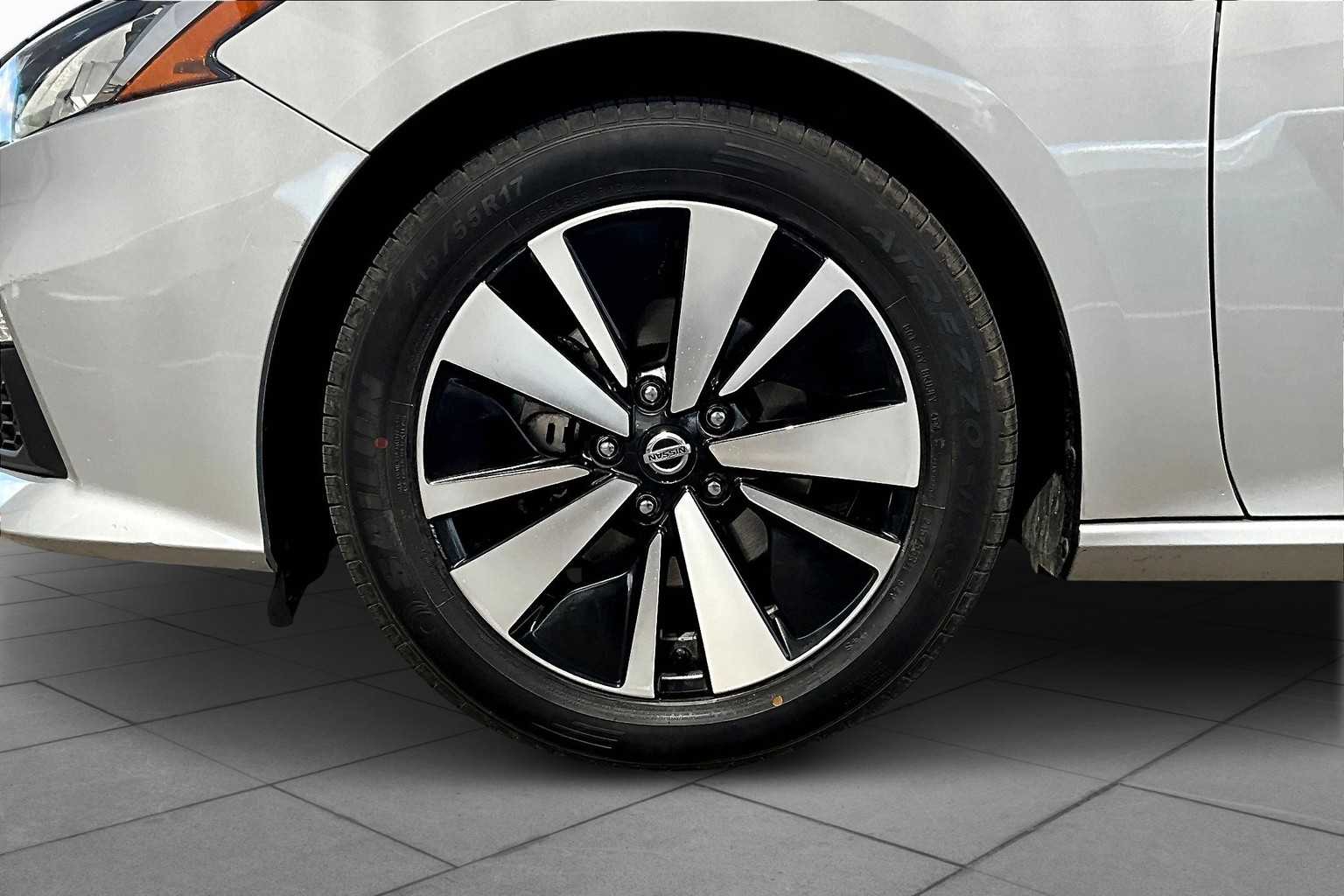 2022 Nissan Altima 2.5 SV photo 5