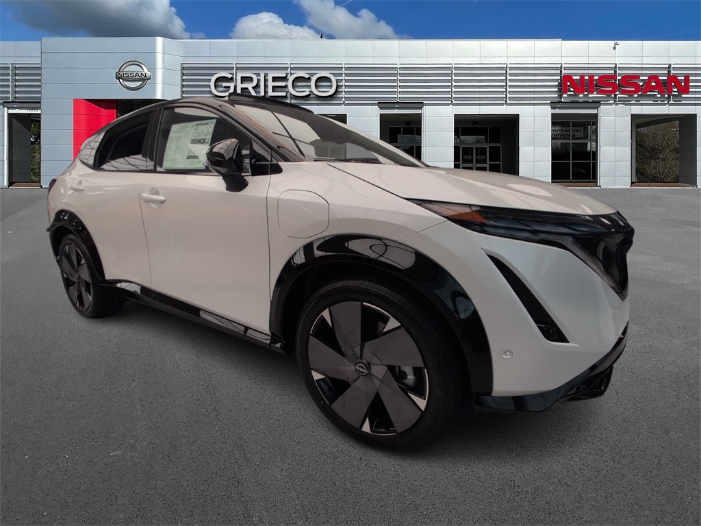 2025 Nissan ARIYA Platinum+'s photo