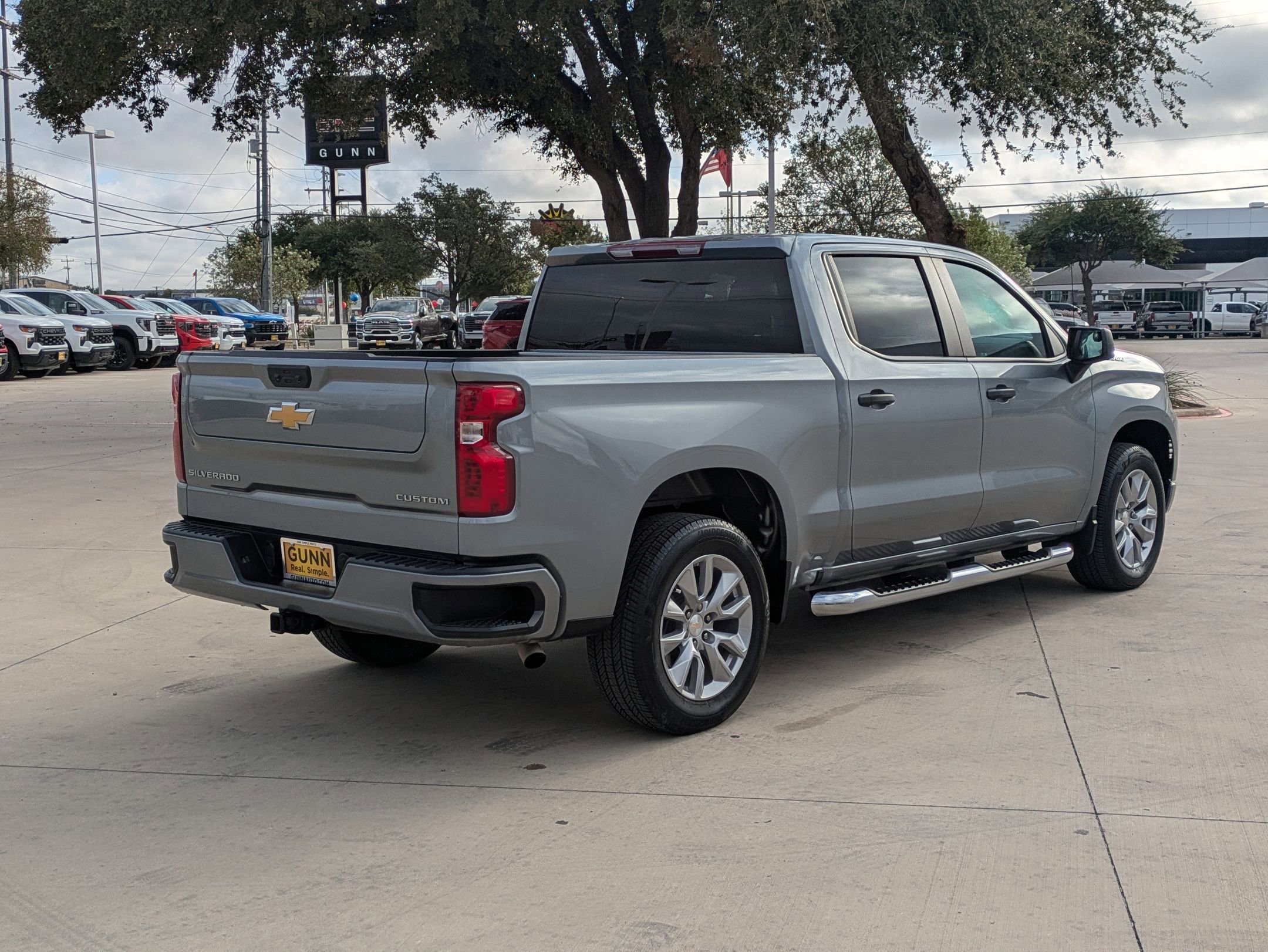 2023 Chevrolet Silverado 1500 Custom photo 4