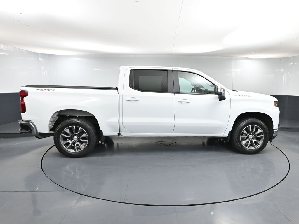 2022 Chevrolet Silverado 1500 LT photo 3