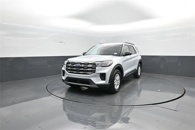 2025 Ford Explorer photo 2