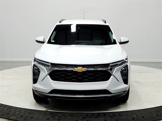 2025 Chevrolet Trax LT photo 2