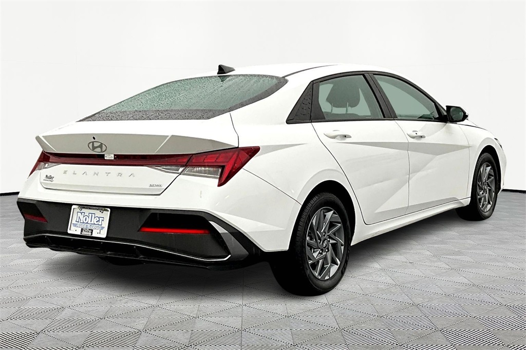 2024 Hyundai Elantra Hybrid Blue photo 2