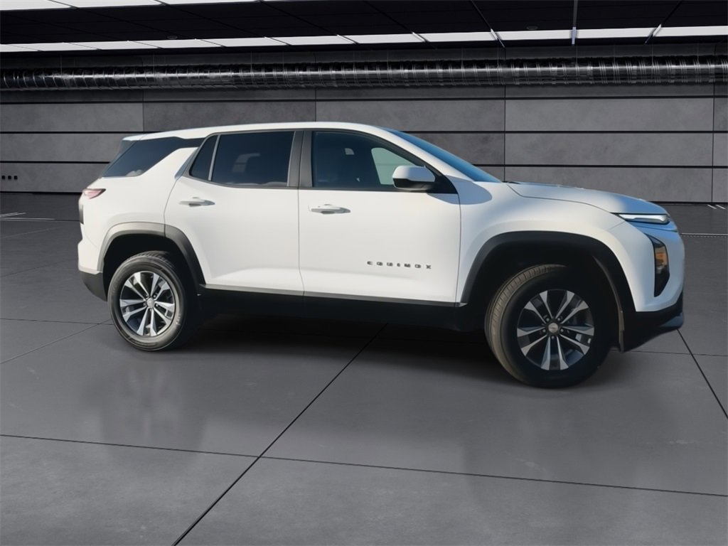 2026 Chevrolet Equinox LT photo 2