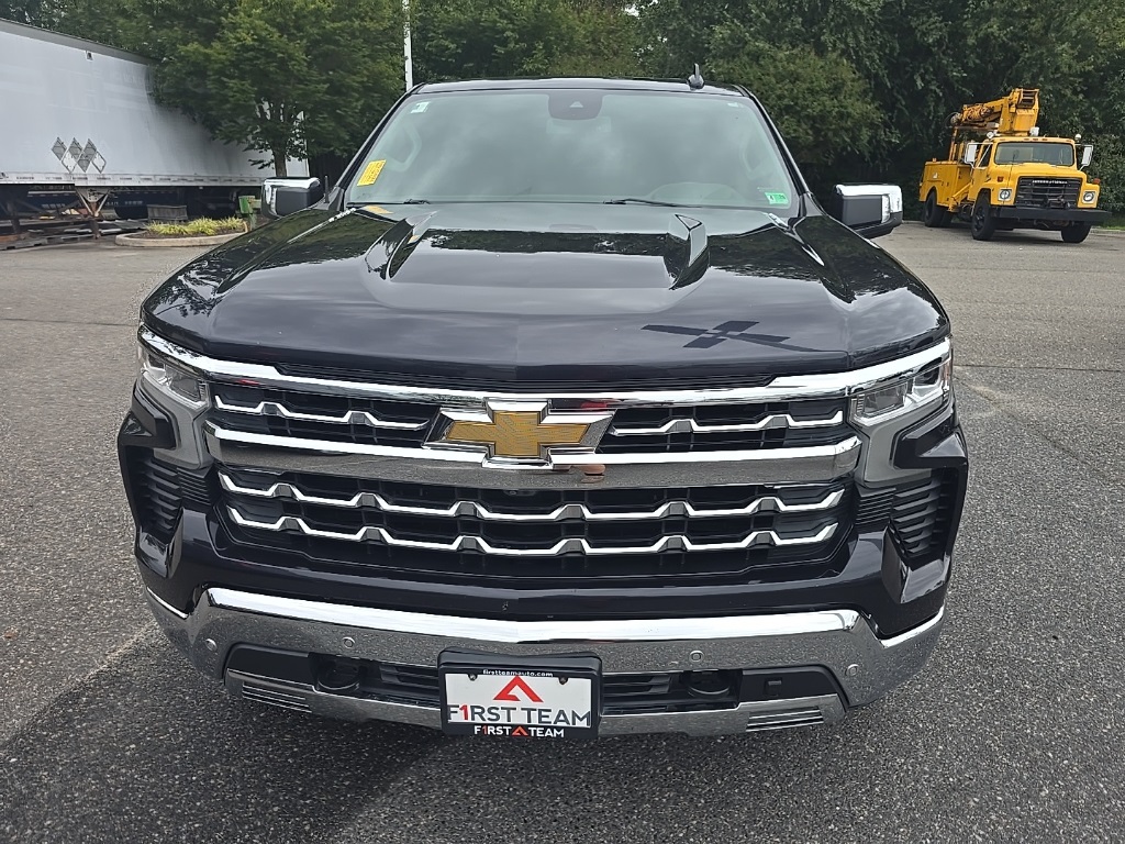 2022 Chevrolet Silverado 1500 LTZ photo 2