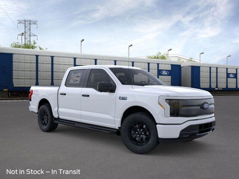 2025 Ford F-150 Lightning XLT photo 7