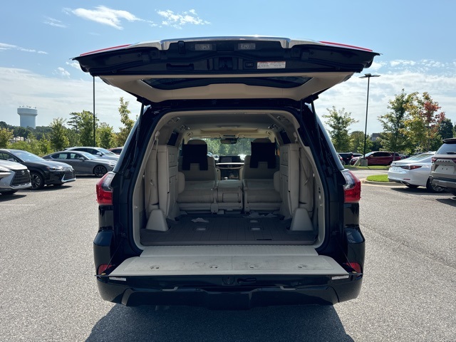 2016 Lexus LX 570 photo 10